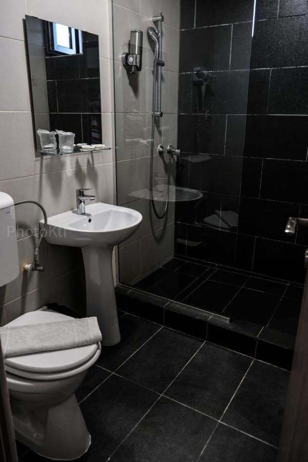 Hotel Bordeaux Galaţi エクステリア 写真