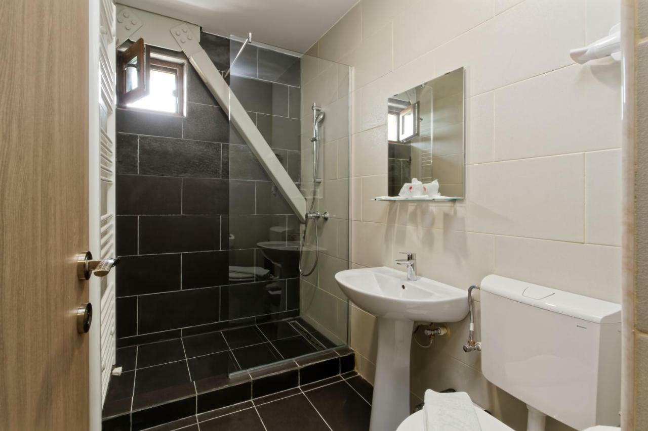 Hotel Bordeaux Galaţi エクステリア 写真